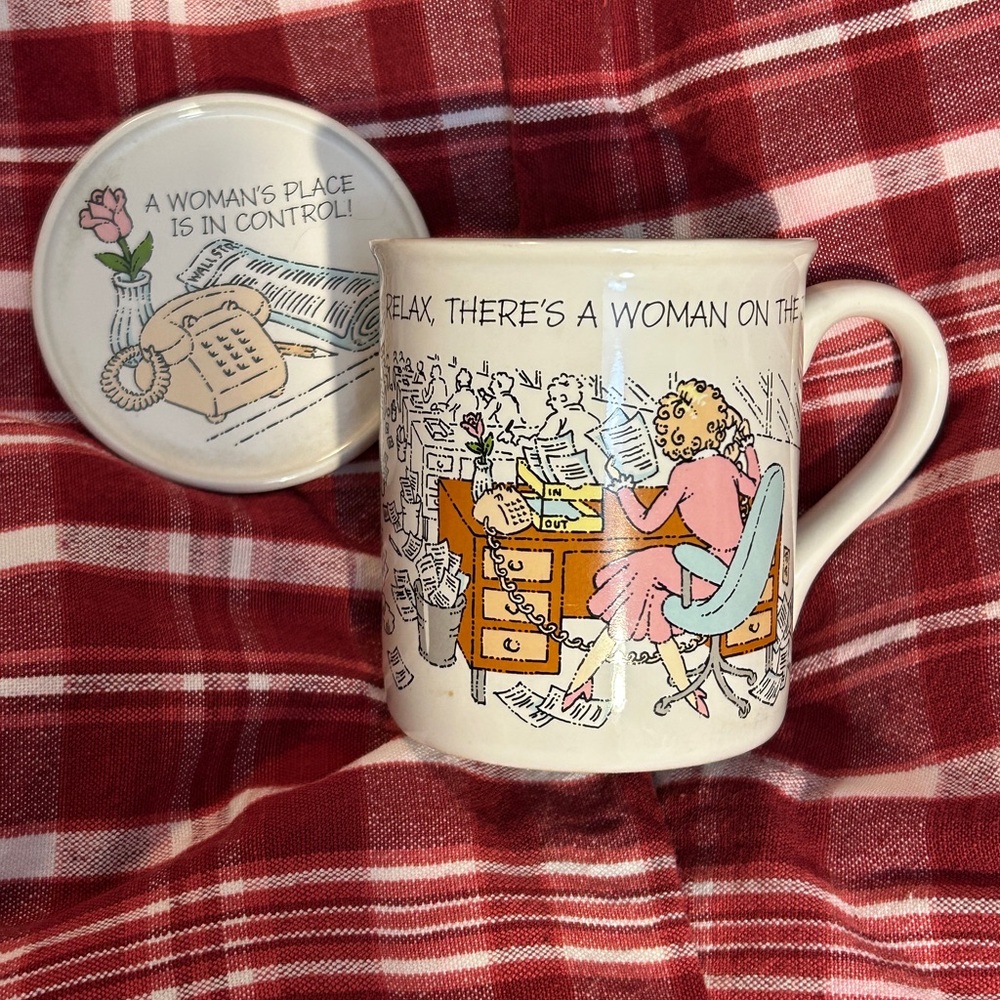 Hallmark Mug Mates Ceramic Lid with Black Text